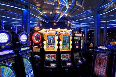 juragan prediksi mobile app interface showing football predictions and live casino tables
